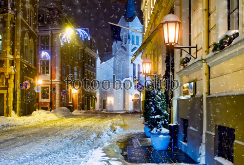 улочка, улица, дома, фонари, ночной город, зима, снег